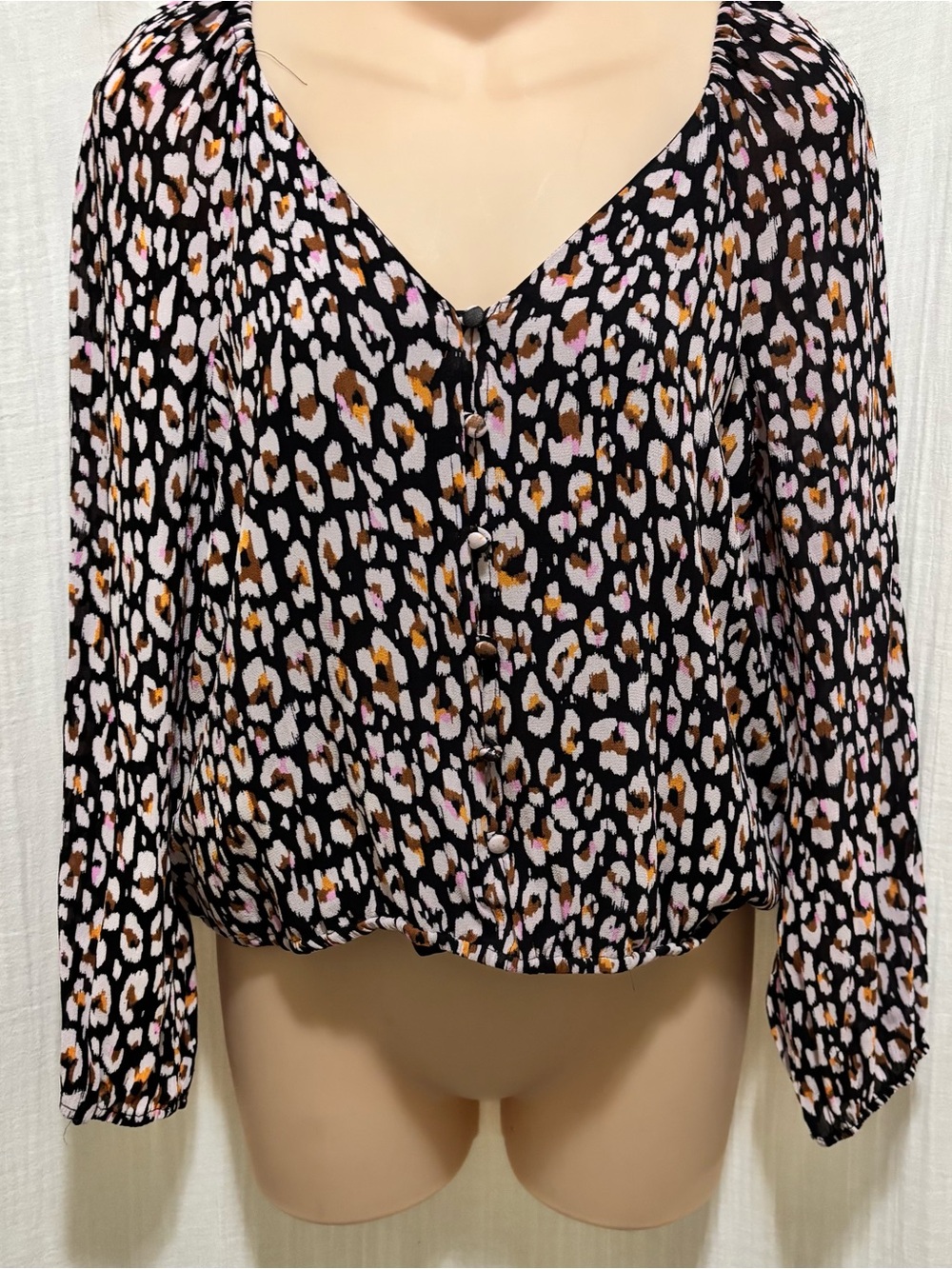 Sanctuary Women's Animal Print V-Neck Button Front Long Sleeve Blouse Size S